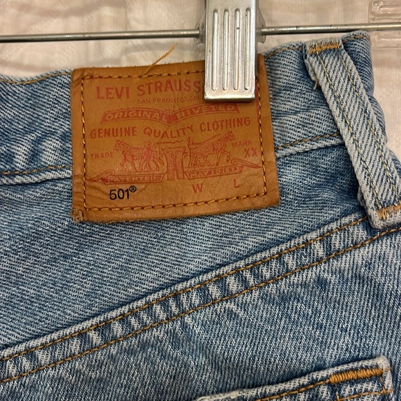 NWOT Levi’s 501 Jean Shorts - Picture 5 of 7